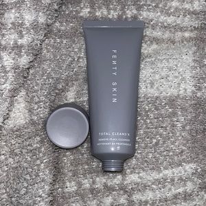 BNwFOIL FENTY TOTAL CLEANS'R MINI REMOVE-IT-ALL CLEANSER W/ BARBADOS CHERRY